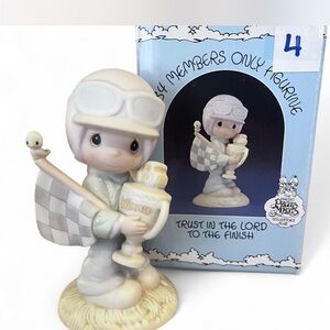 Precious Moments 1984 Members only ‘Trust in the Lord to the Finish’ figurine